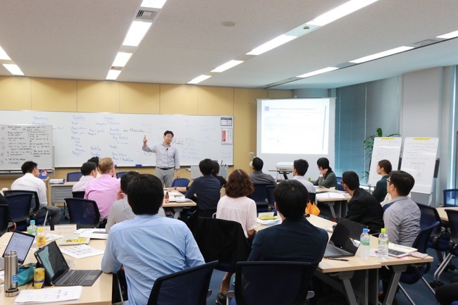 GLOBIS faculty share insights into Japanese business etiquette with MBA students.