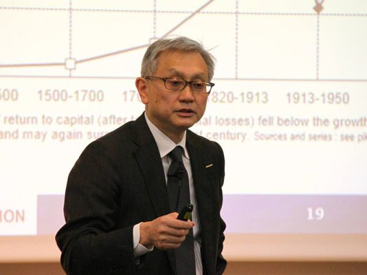 Takashi Hata speaks at a GLOBIS seminar about leveraging diversity