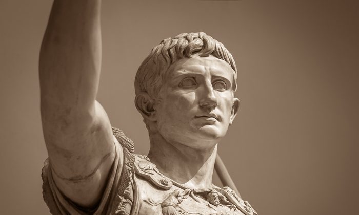 Statue of Julius Caesar with arm upraised